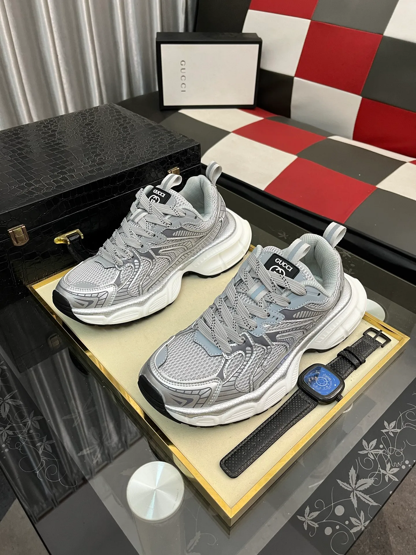 Men's shoes 💰480⌚️⌚️ Gucci •Gucci original quality. ~ Unique modern style sneakers. 🏃A must-have casual shoe for trendy men😍😍 Original brand imported from Italy, imported original leather, sheep lining (refuses to discolor and grind feet) Sole: Original sole specially provided by the original factory, French lazy style design ⚠️Fit the foot. Original quality code number: 38-442️⃣Colors available